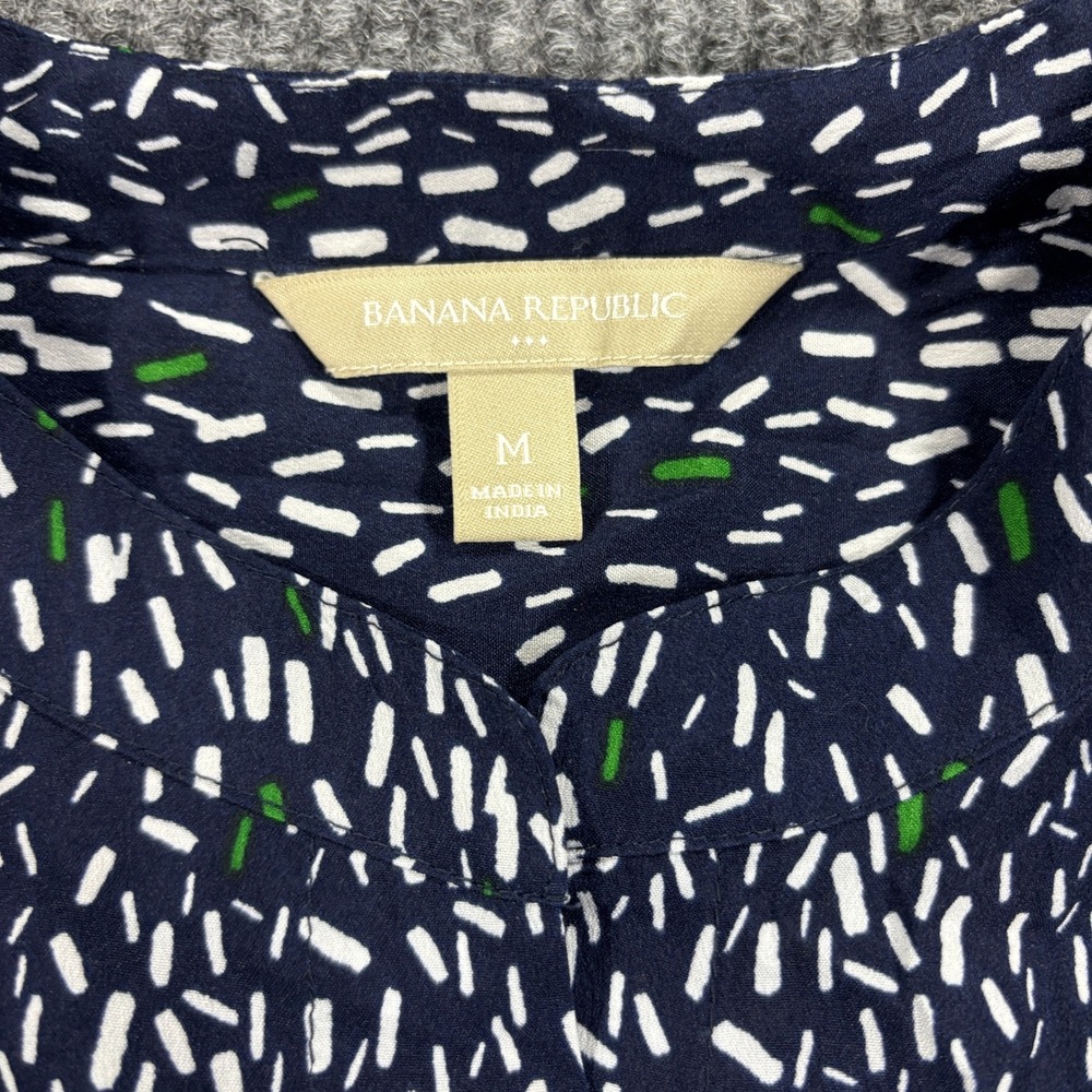 Banana Republic Sleeveless Blouse Womens Medium Navy Blue Dash Print Epaulettes - Picture 5 of 12